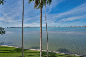 Familiy Room Balcony View4