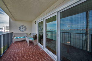 Familiy Room Balcony2