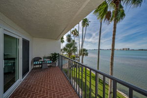 Familiy Room Balcony4