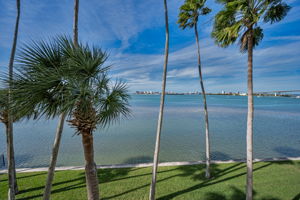 Living Room Balcony View3