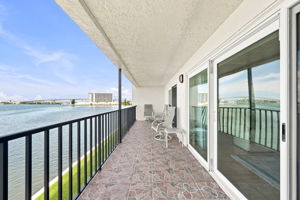 Living Room Balcony6