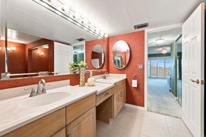 Primary Bathroom1e