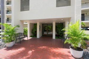 Entrace1