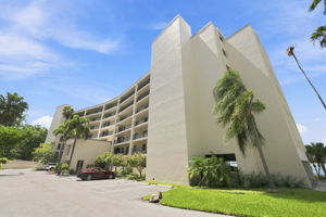 Front Exterior3
