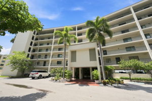 Front Exterior7