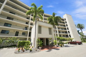 Front Exterior8
