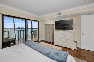 Primary Bedroom1b