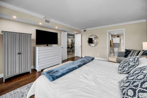 Primary Bedroom1c