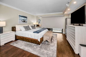 Primary Bedroom50b