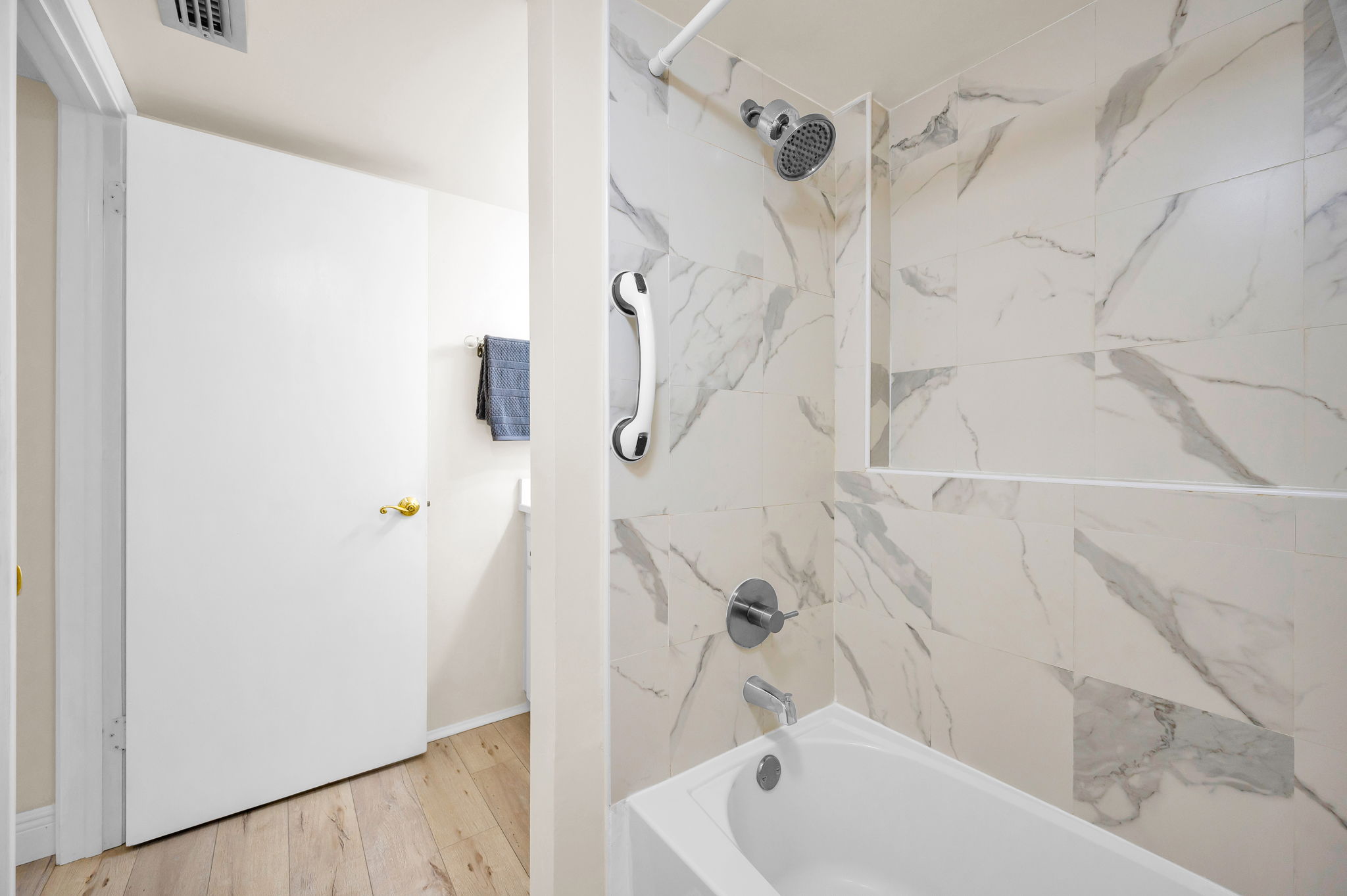 Bathroom2b