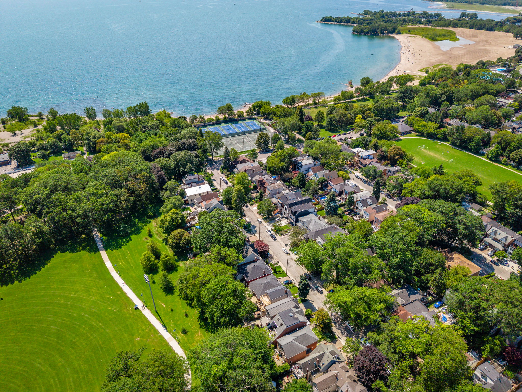 Property in Toronto — delivered property photograph 23
