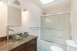 Upper Floor Full Bath