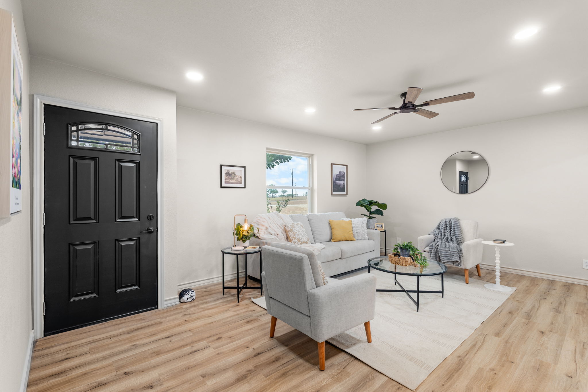 ENTRY TO LIVING RM