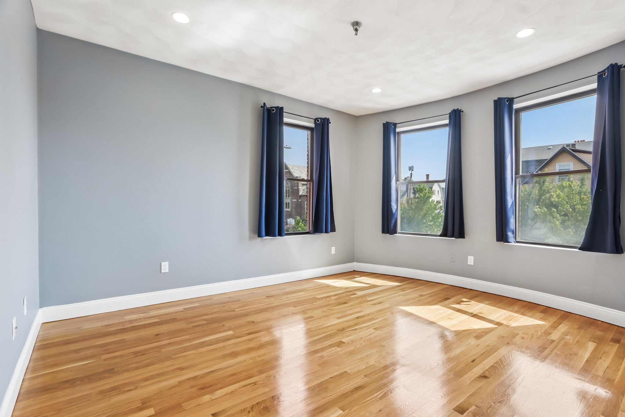 Main St unit 5-S2107-007.jpg