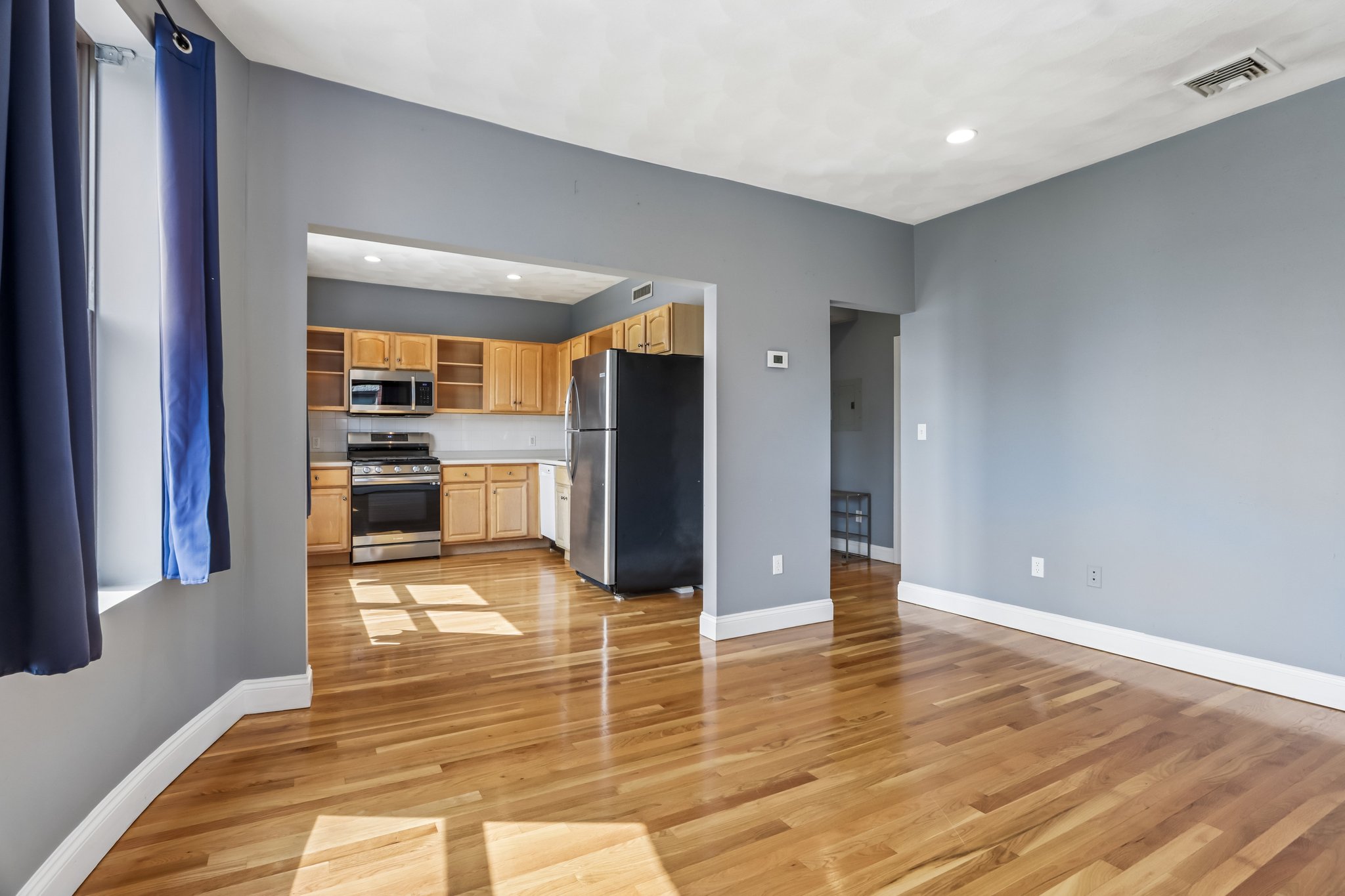 Main St unit 5-S2107-009.jpg