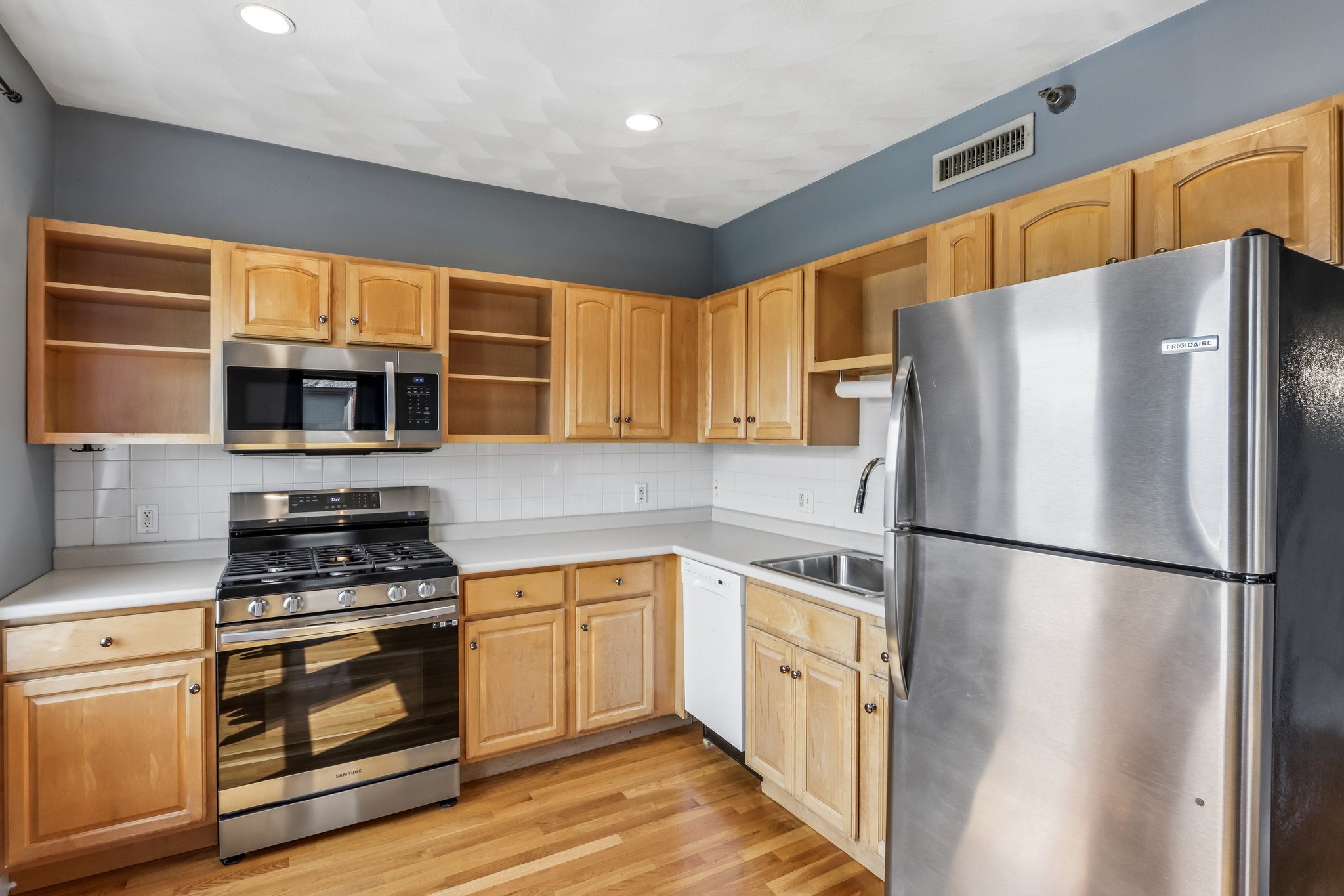 Main St unit 5-S2107-010.jpg