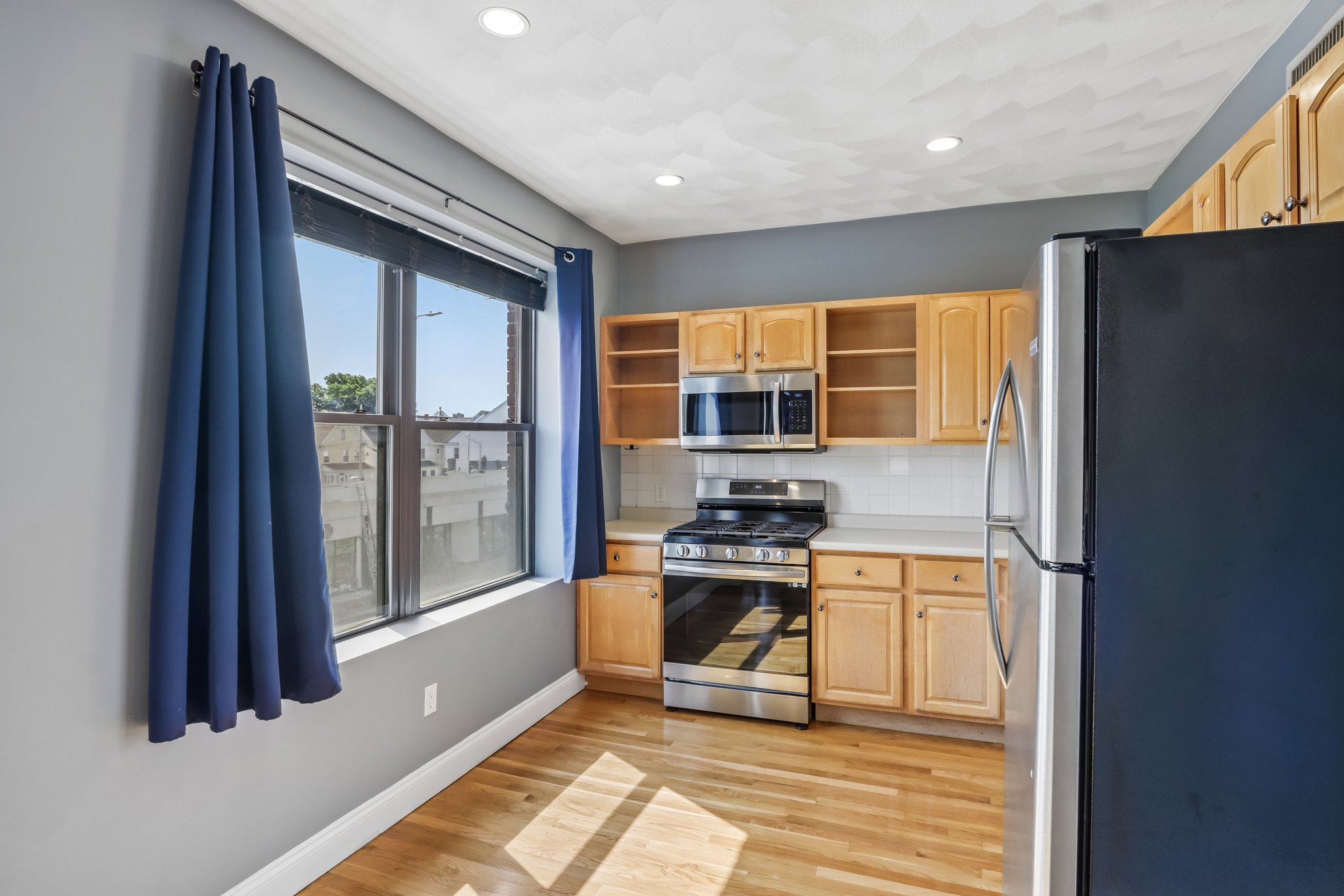 Main St unit 5-S2107-013.jpg