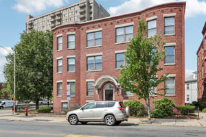 Main St unit 5-S2107-001.jpg