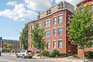 Main St unit 5-S2107-002.jpg