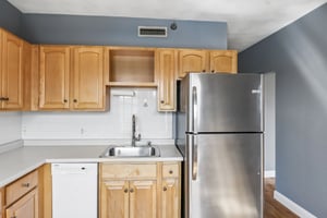 Main St unit 5-S2107-012.jpg