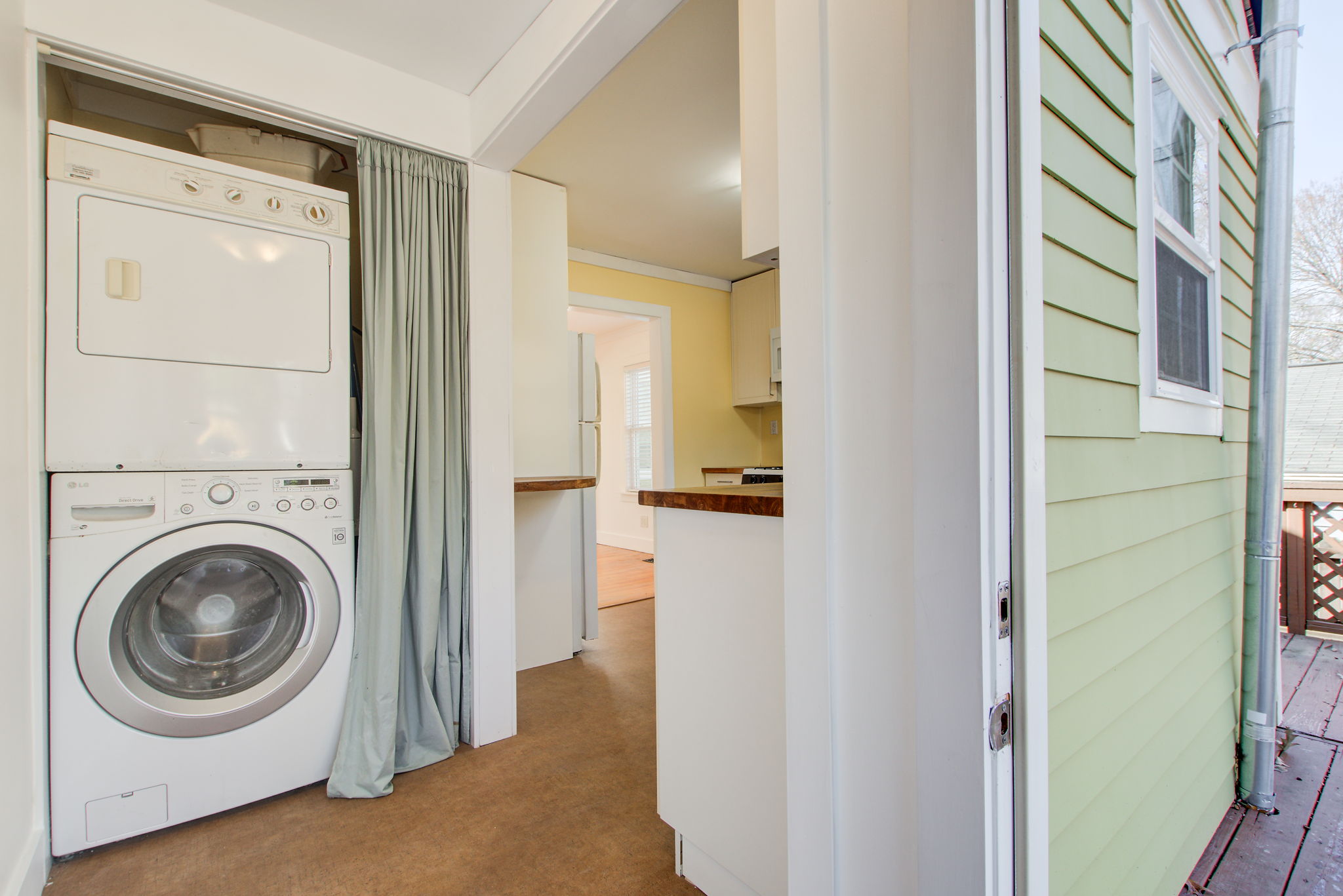 10 Laundry w Deck