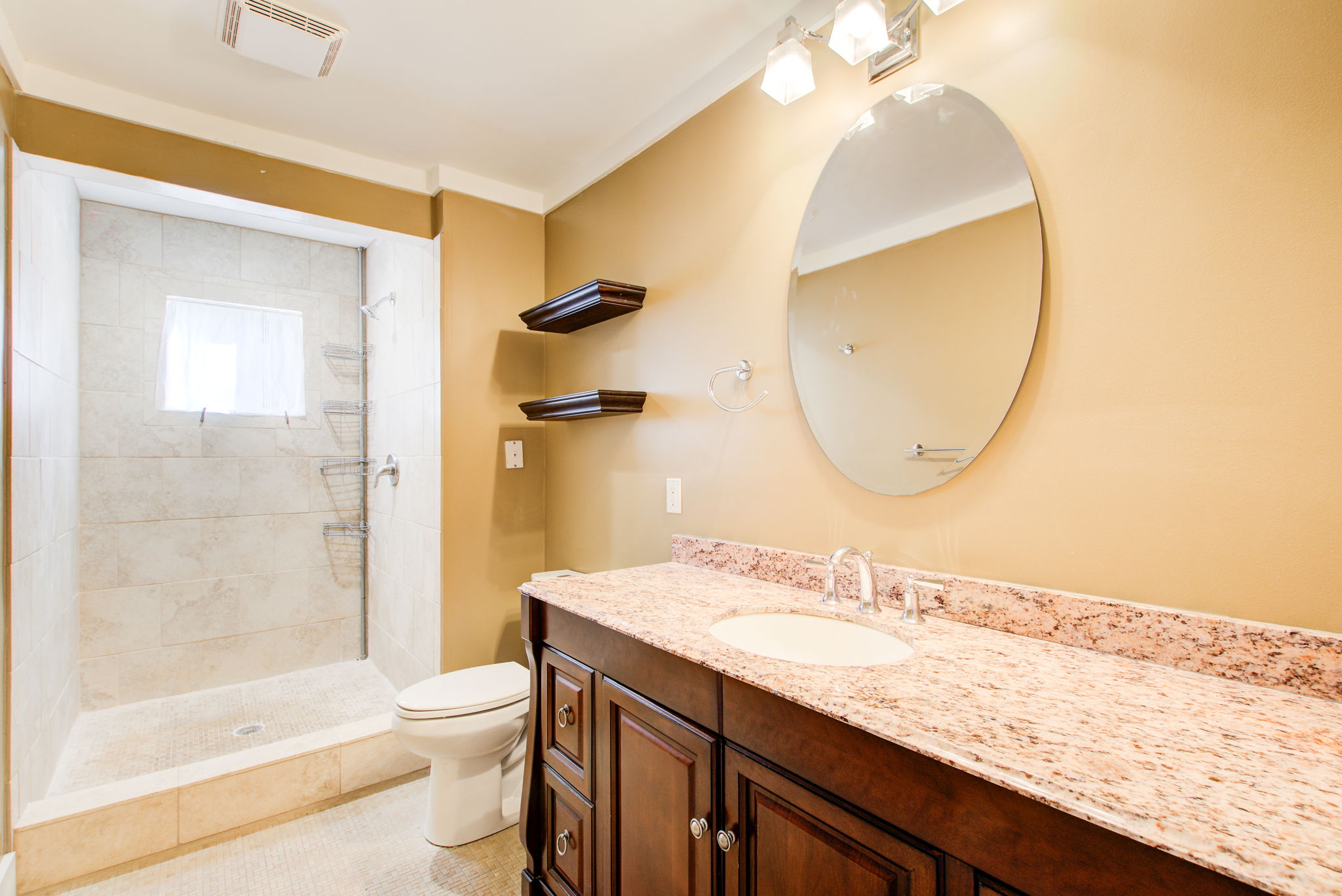 20 Main BR En Suite A