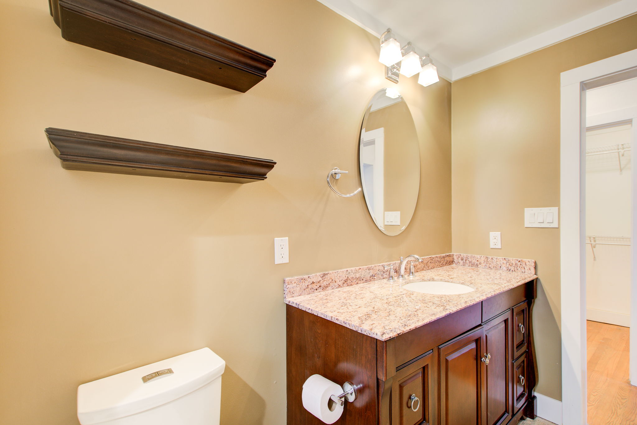21 Main BR En Suite B