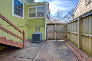 30 Exterior Side w Driveway