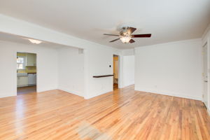 14 LR w Dining