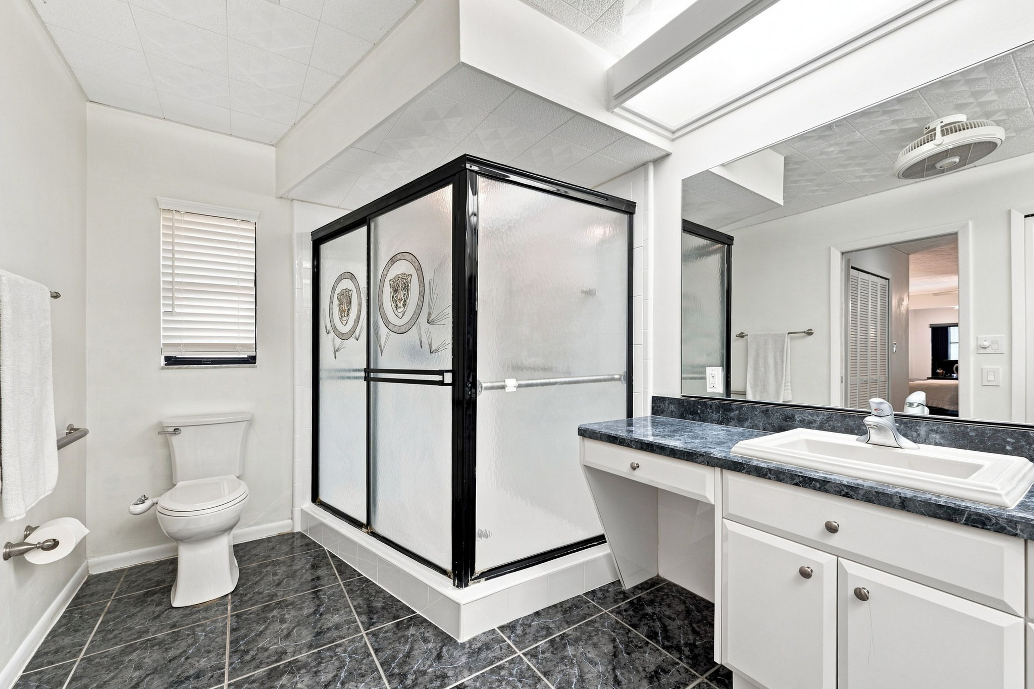 Primary Bathroom1c