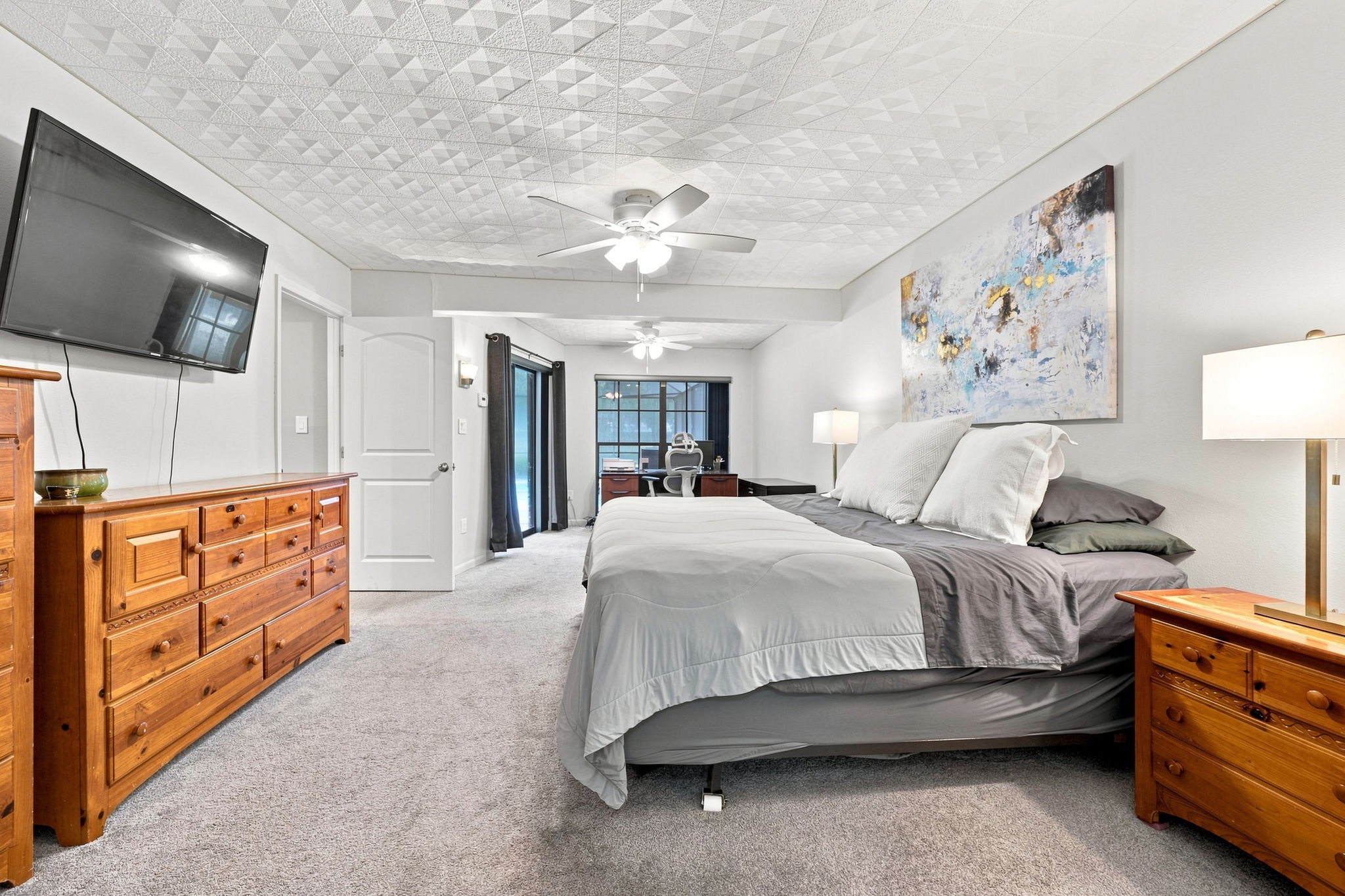 Primary Bedroom1b