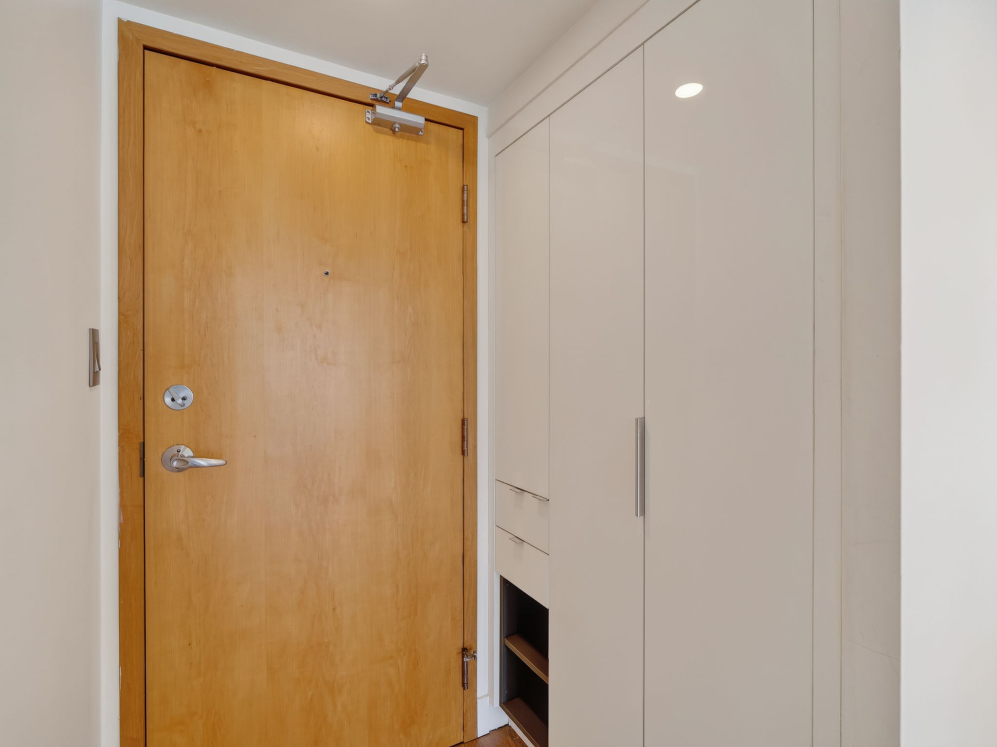 550 Queens Quay W unit 906 Toronto, ON M5V 3M8
