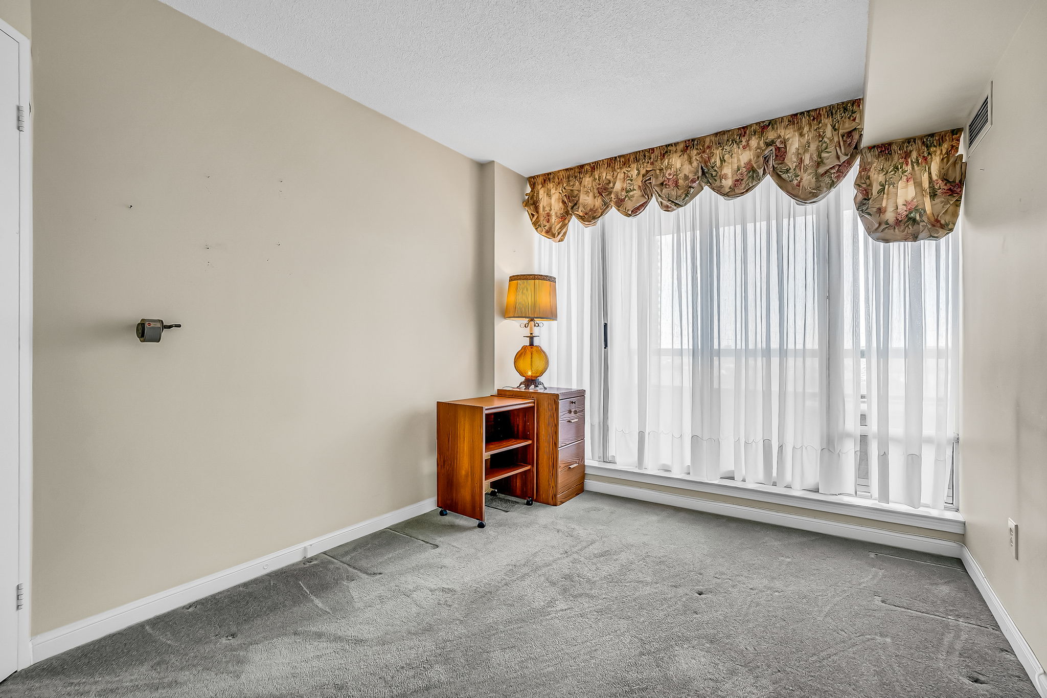23-second bedroom2
