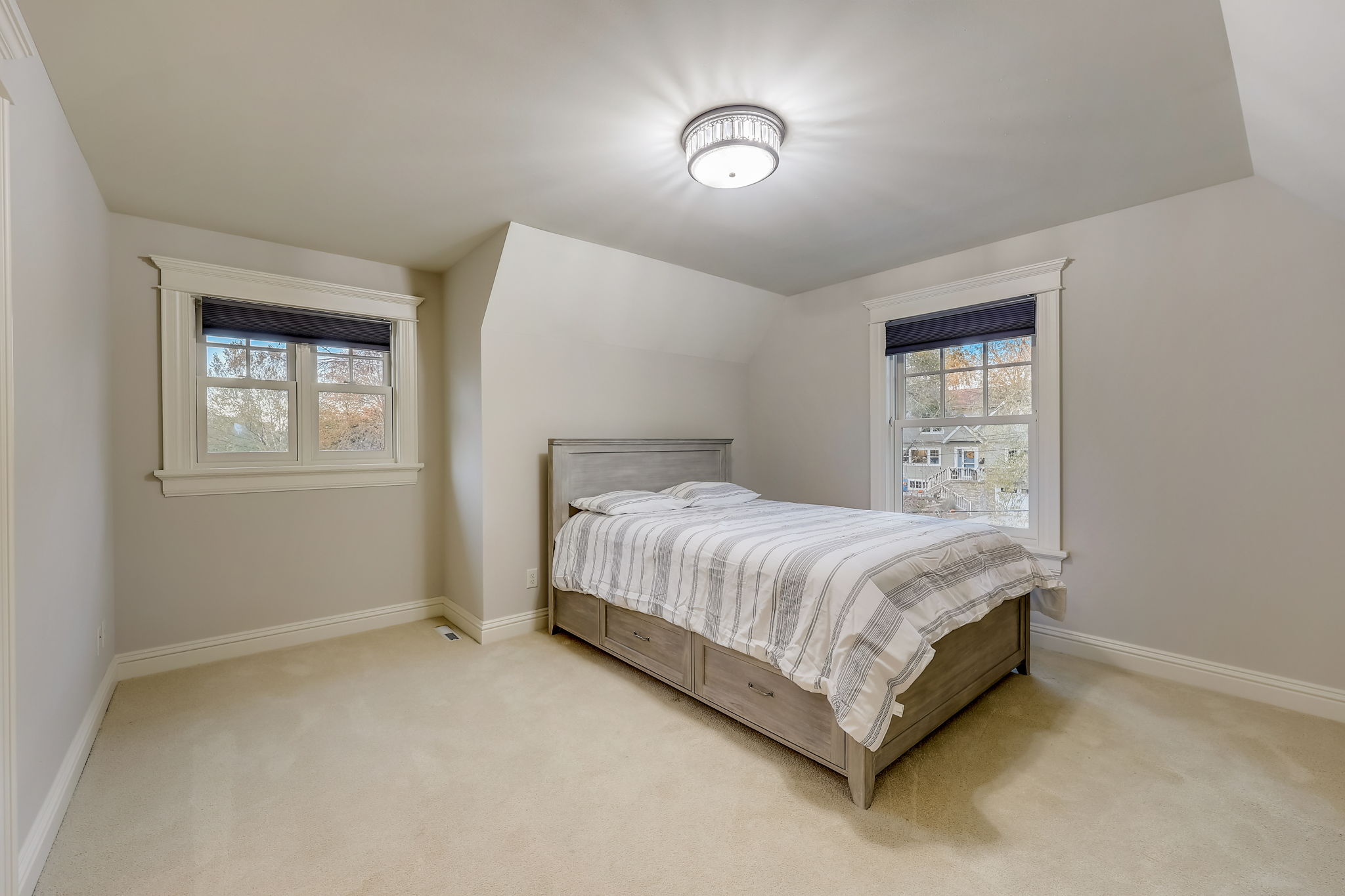  Halifax Ln-043