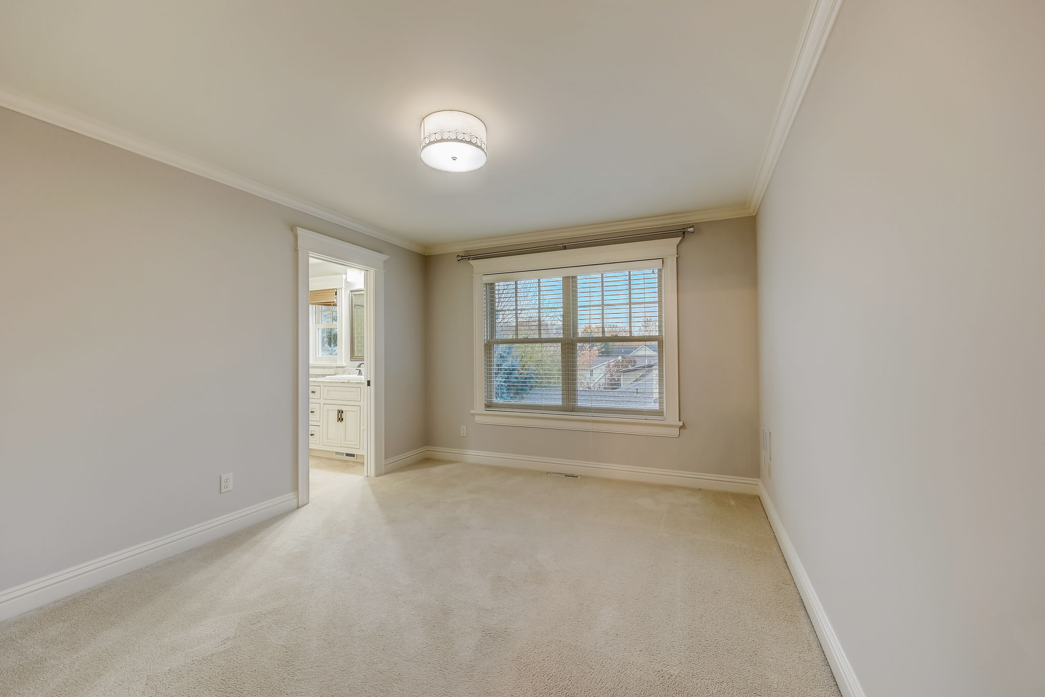  Halifax Ln-040