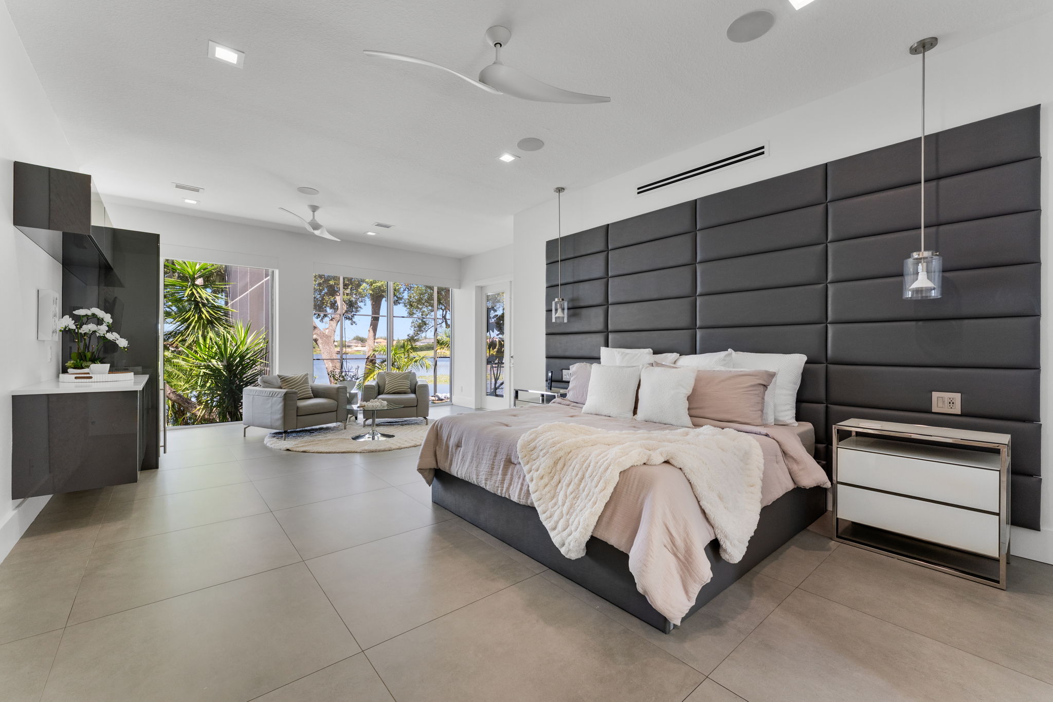 1st Floor Master Bedroom