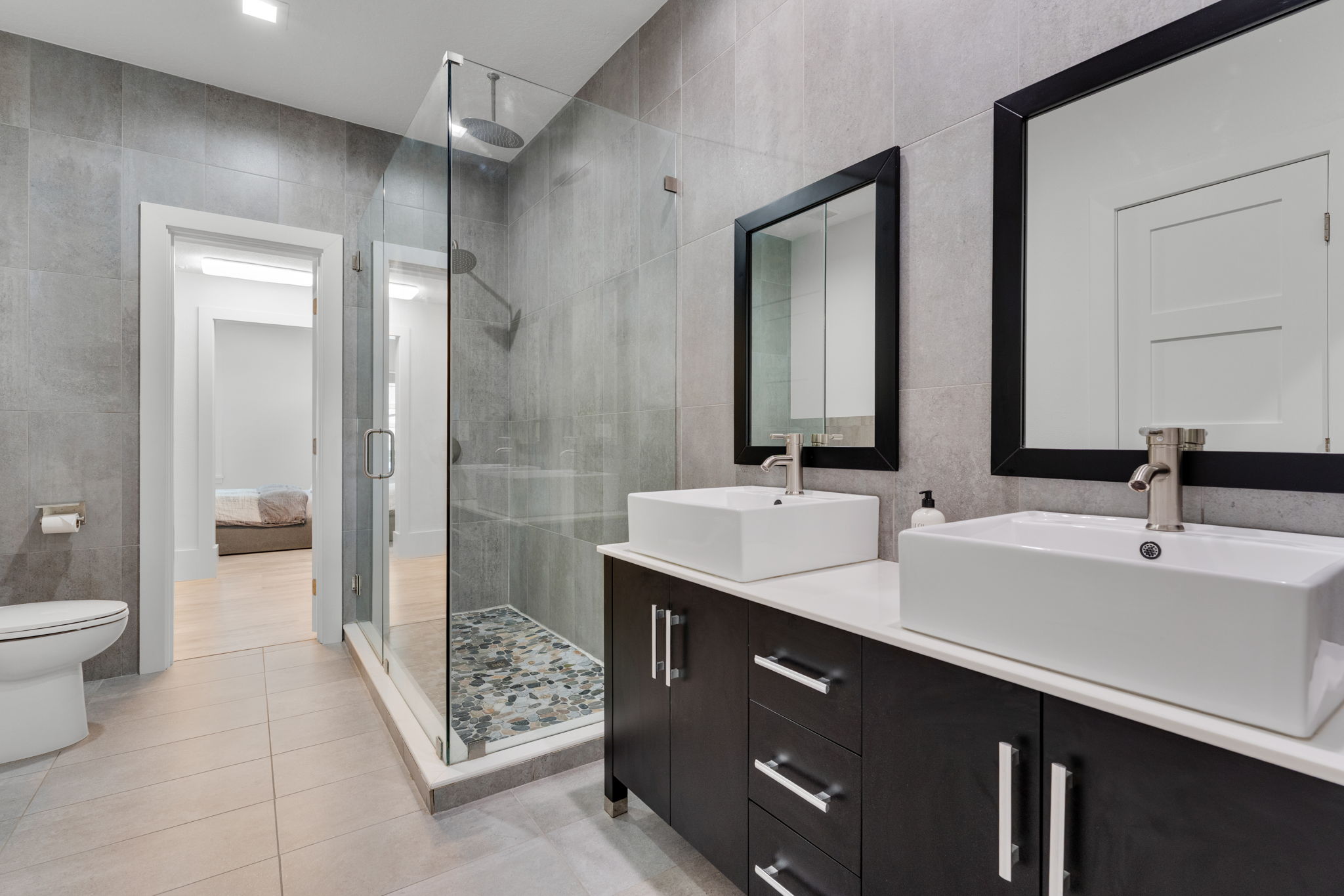 2nd Floor Shared Bathroom w/Bedroom 1&2