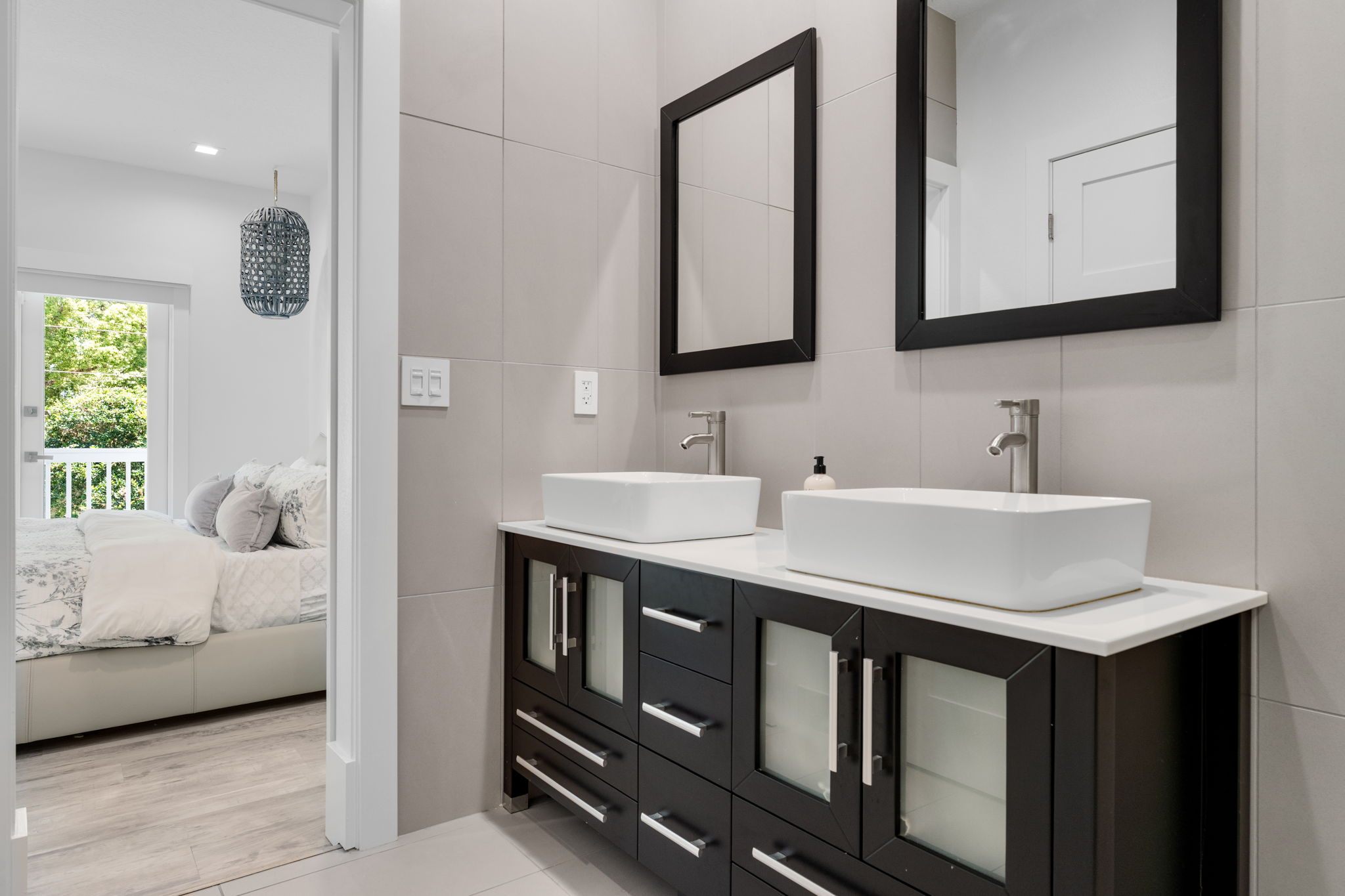 2nd Floor Shared Bathroom w/Bedroom 3&4