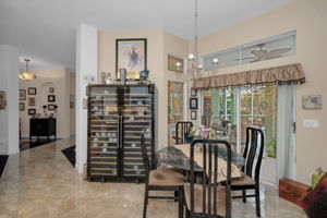 Kitchen Eat-in Area2