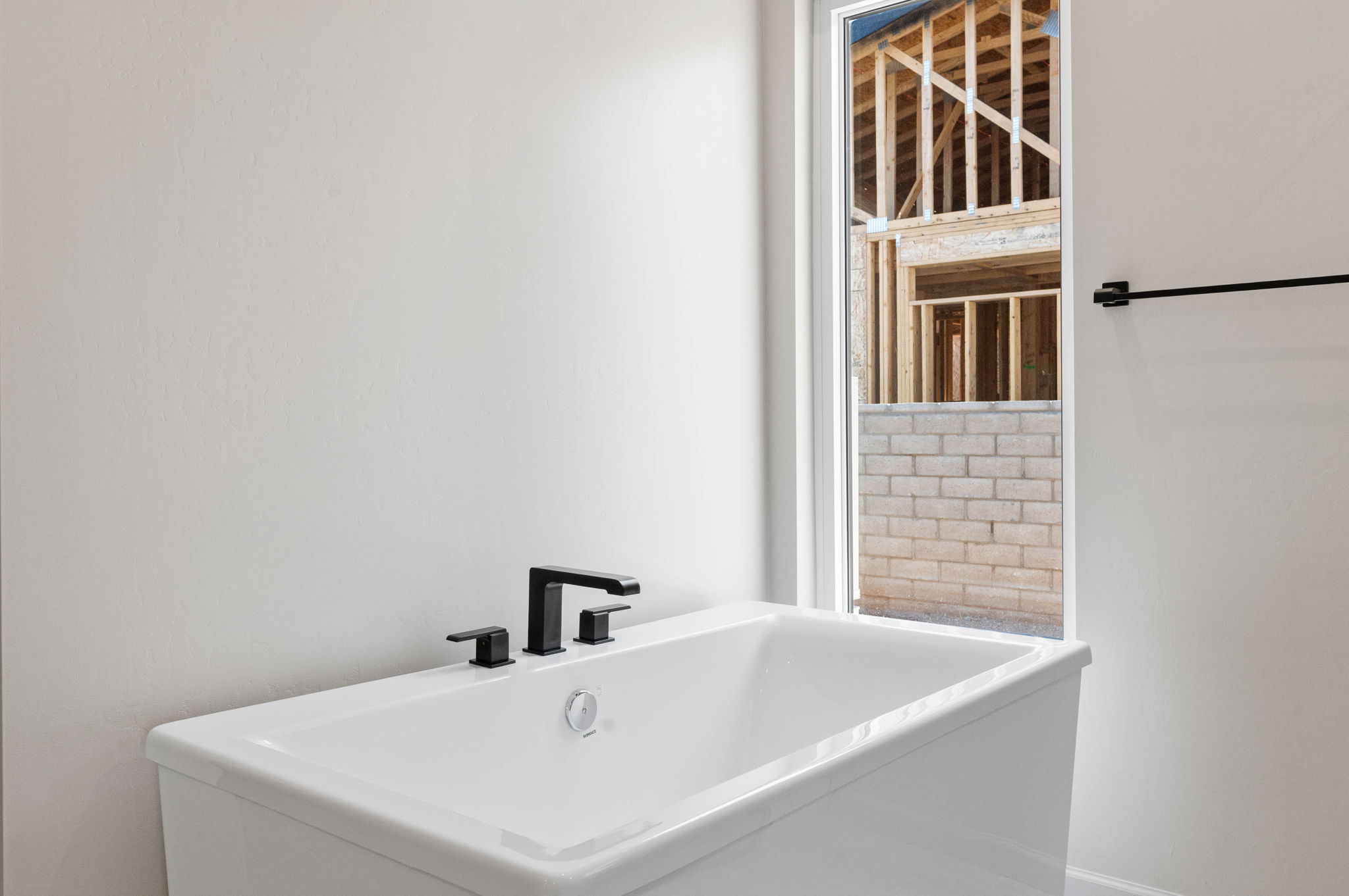 Primary Bathroom (4)