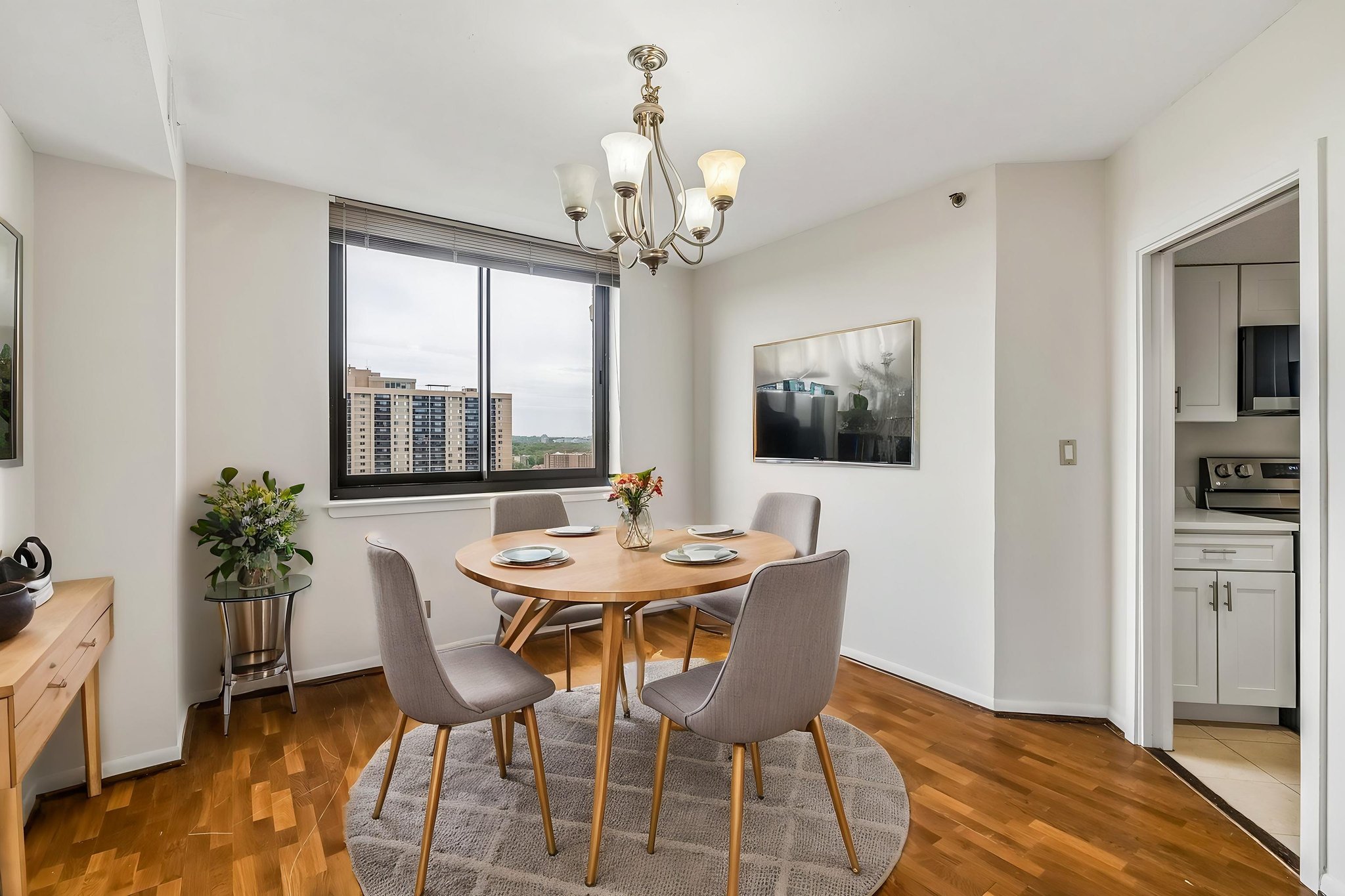 008 virtually staged.jpeg