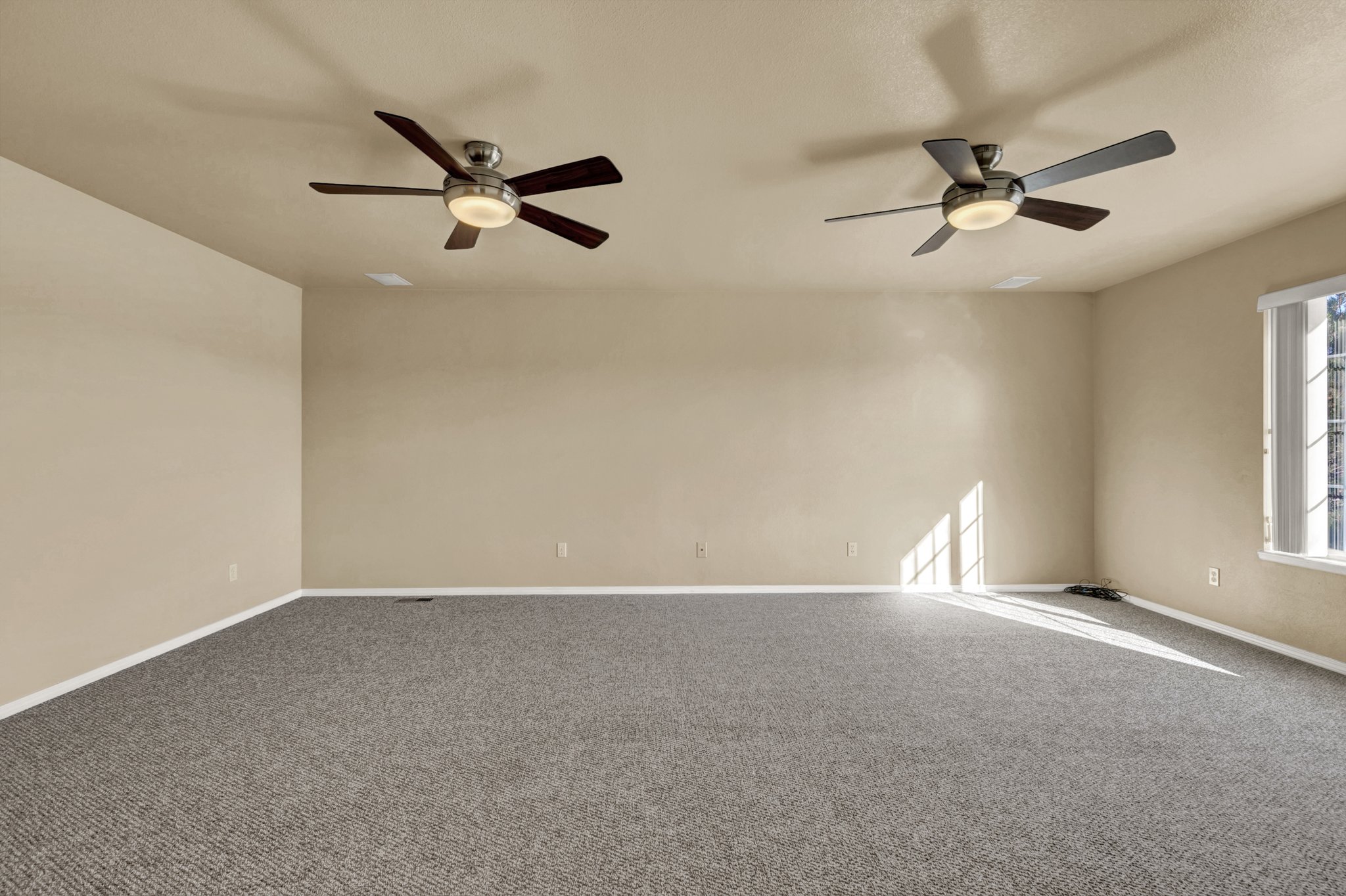 Huge primary suite with 2 ceiling fans!