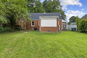 Don't miss this great opportunity in the heart of Lakeside!