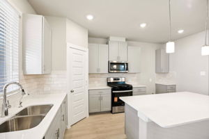 Houston - Kemah Crossing Townhome Collection - 551 Avisa Dr Kemah TX 77565 - 010