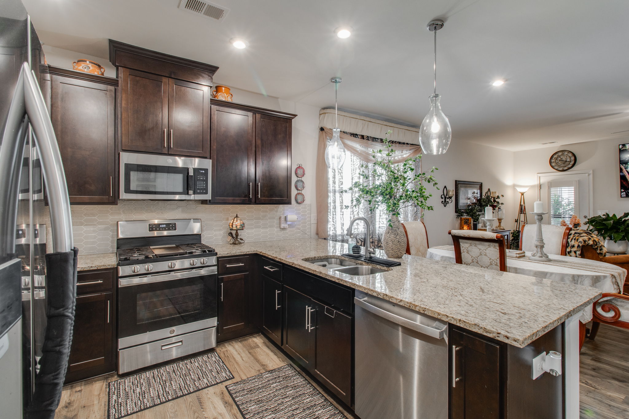  Photo 10