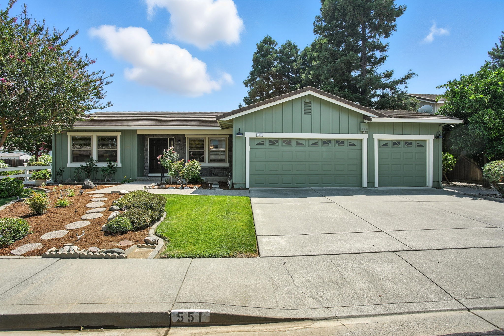 001_551 Stonewood Dr