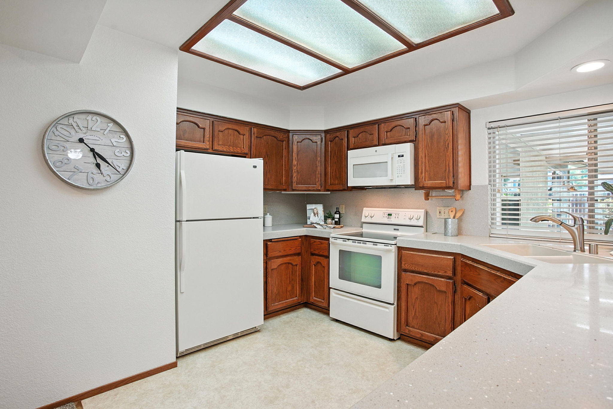 012_551 Stonewood Dr
