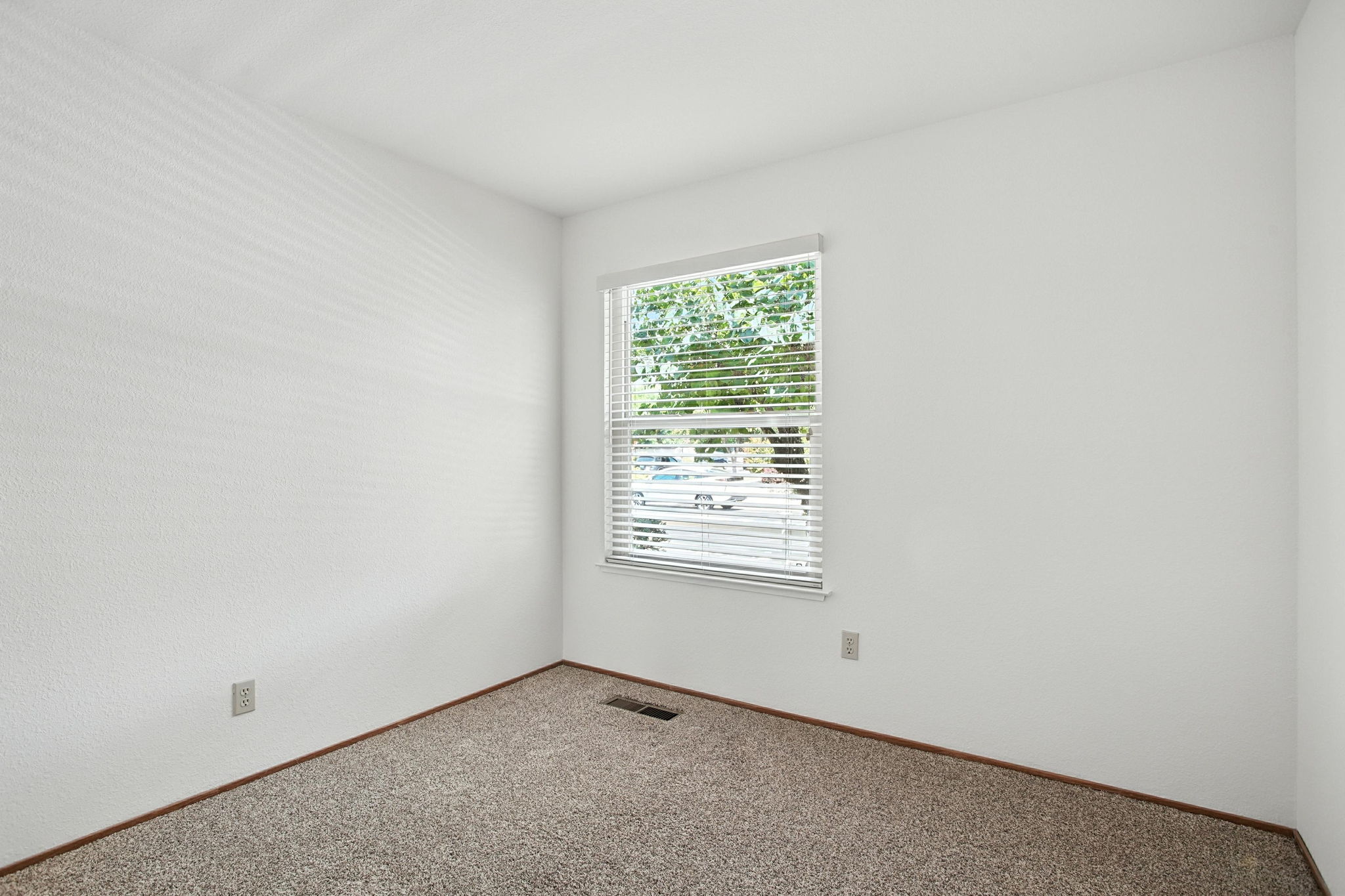 019_551 Stonewood Dr