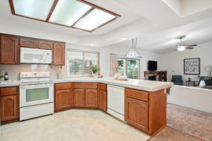 011_551 Stonewood Dr