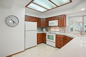 012_551 Stonewood Dr